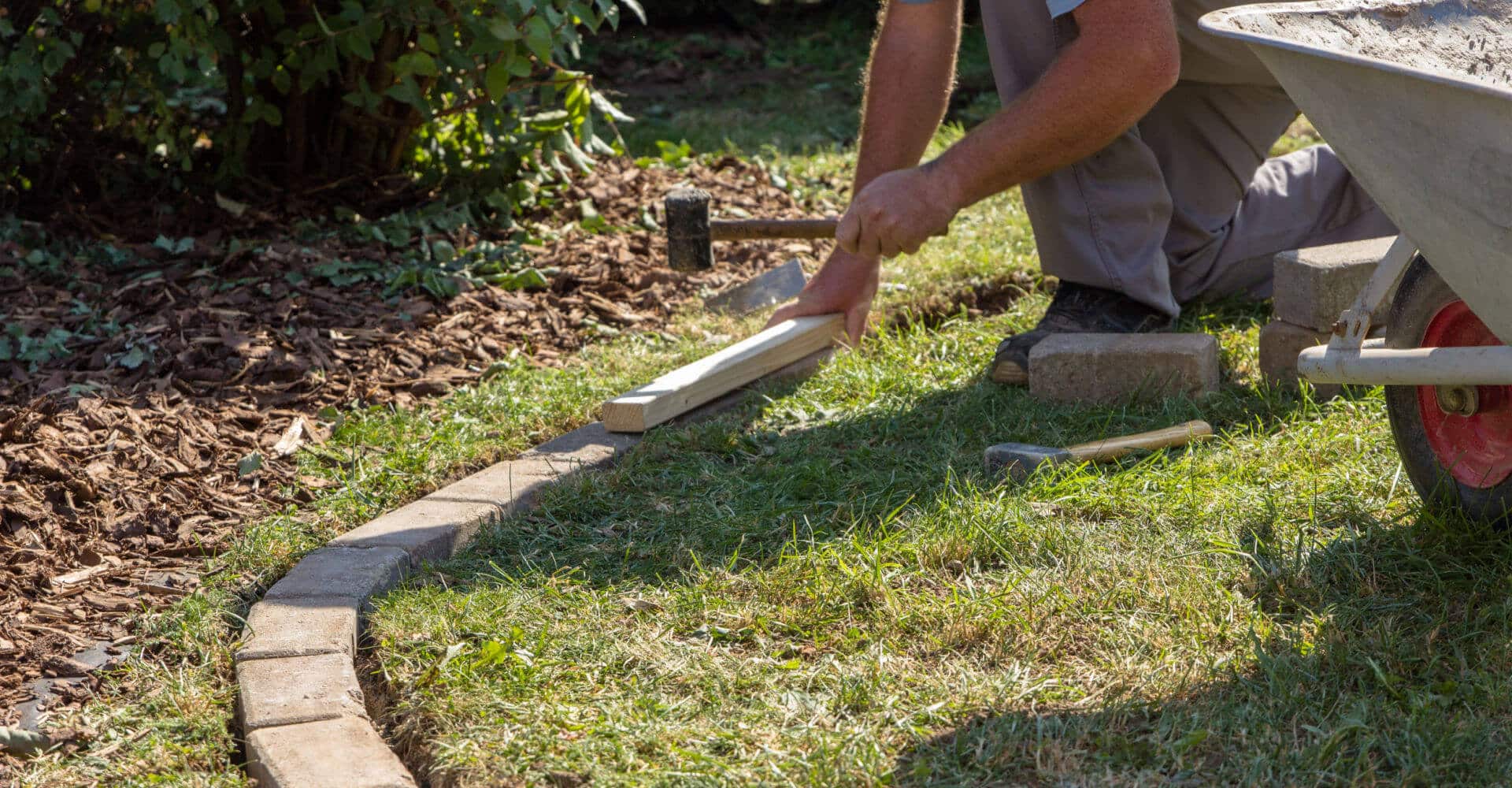 What is the Best Way to Edge a Lawn in Australia?